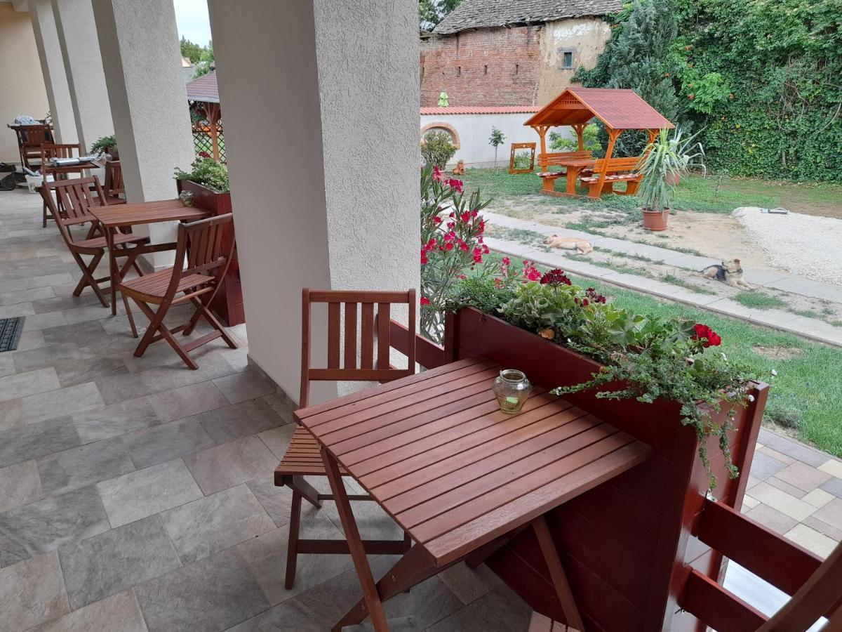 Adamko Borkert Haz Bed & Breakfast Villany Ngoại thất bức ảnh