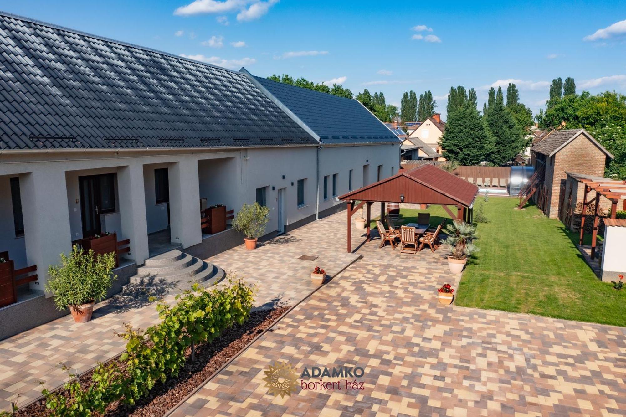 Adamko Borkert Haz Bed & Breakfast Villany Ngoại thất bức ảnh